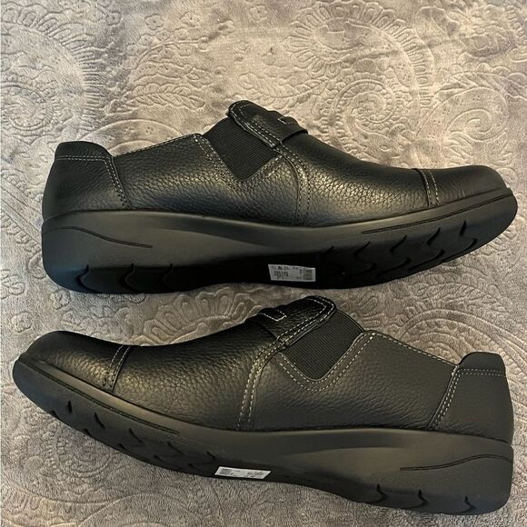 Clarks Black Loafers Sleek Slip-Ons - Picture 5 of 10